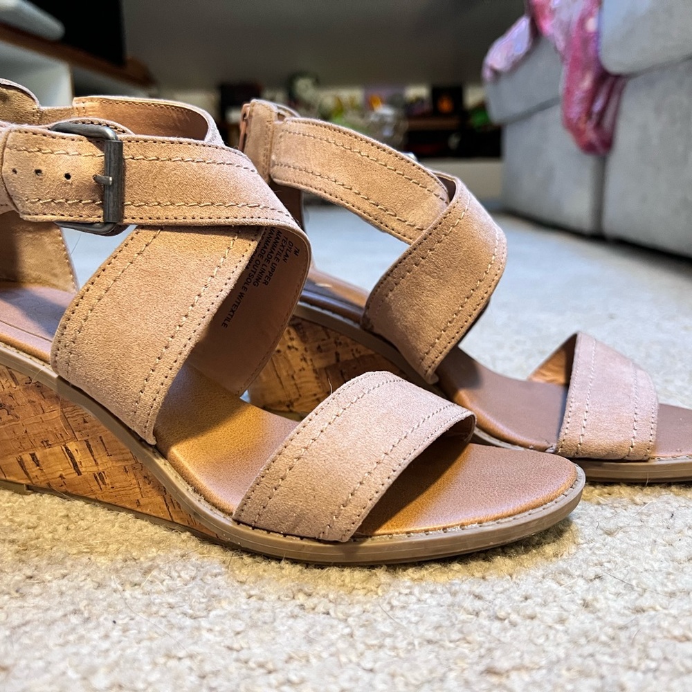 Dolcetta beige ~2 inch wedges. $10